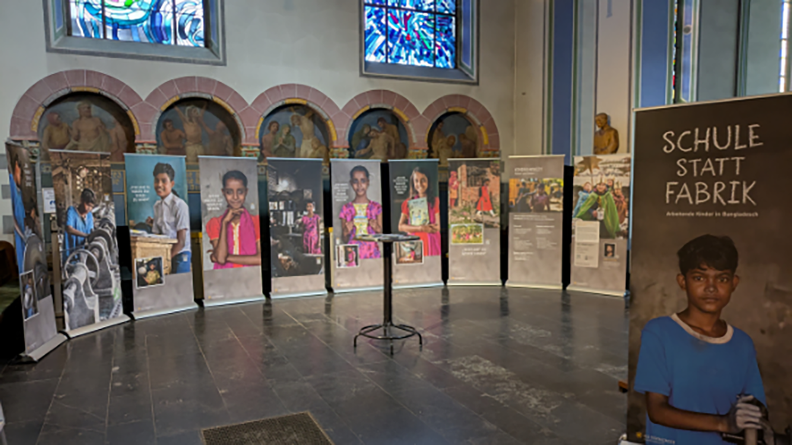 Fotoausstellung „Schule statt Fabrik“ zeigt arbeitende Kinder in Bangladesch am Berufskolleg Höxter