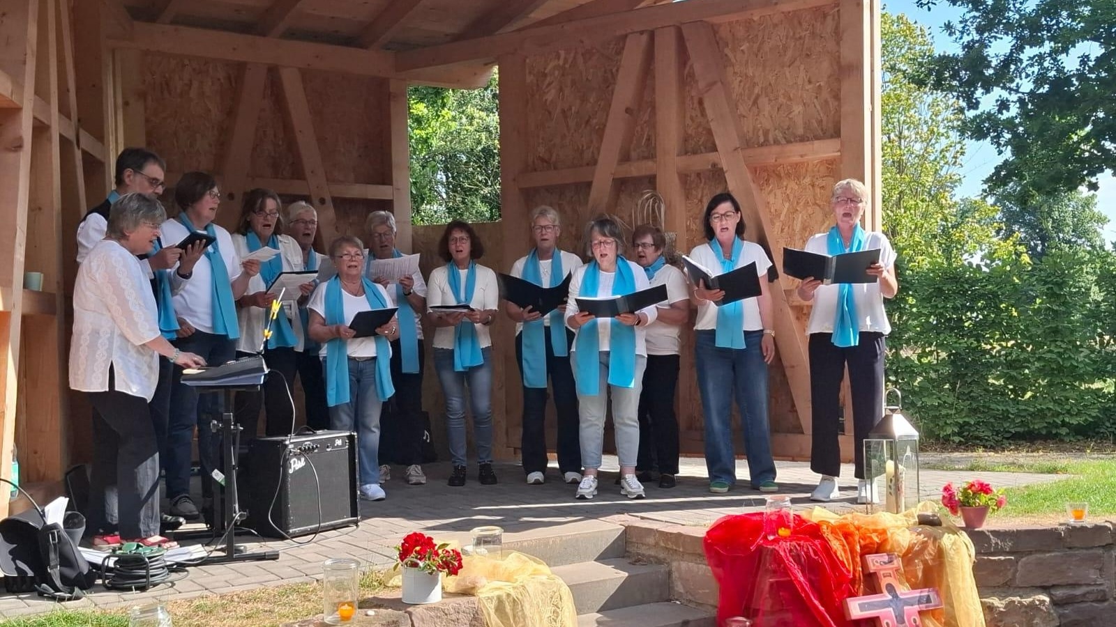 Laudate Chor aus Willebadessen-Peckelsheim zu Gast beim Taizégebet im Schöpfungsgarten