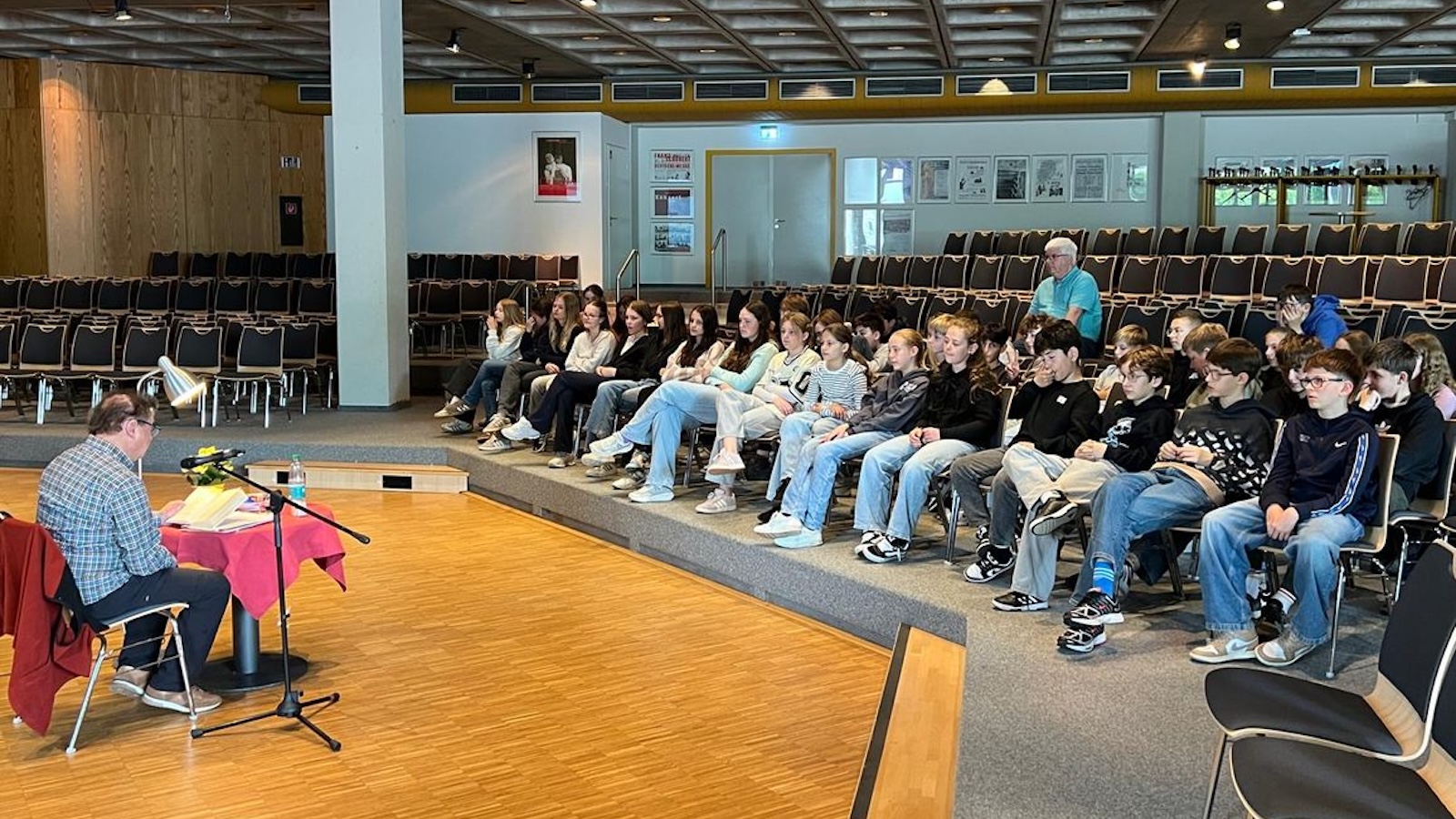 Lebendige Geografiestunde: Wolfgang Korn begeistert am Beverunger Gymnasium