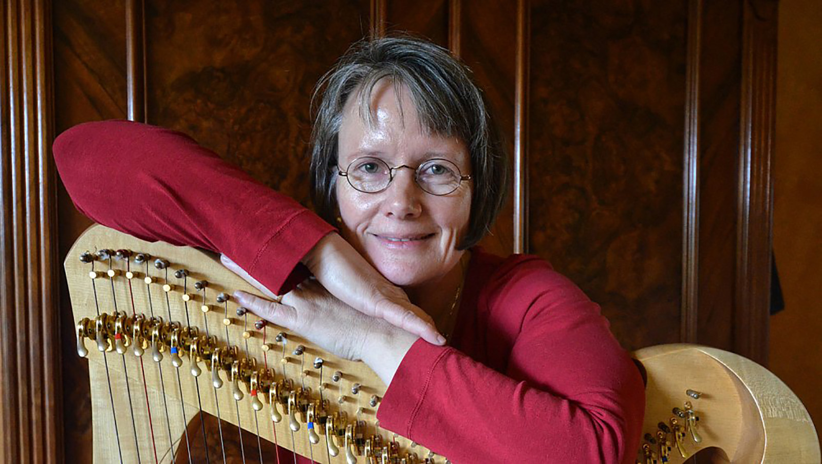 Märchenstunde mit Harfenmusik im „Schöpfungsgarten“ an der Weser bei Höxter und Corvey