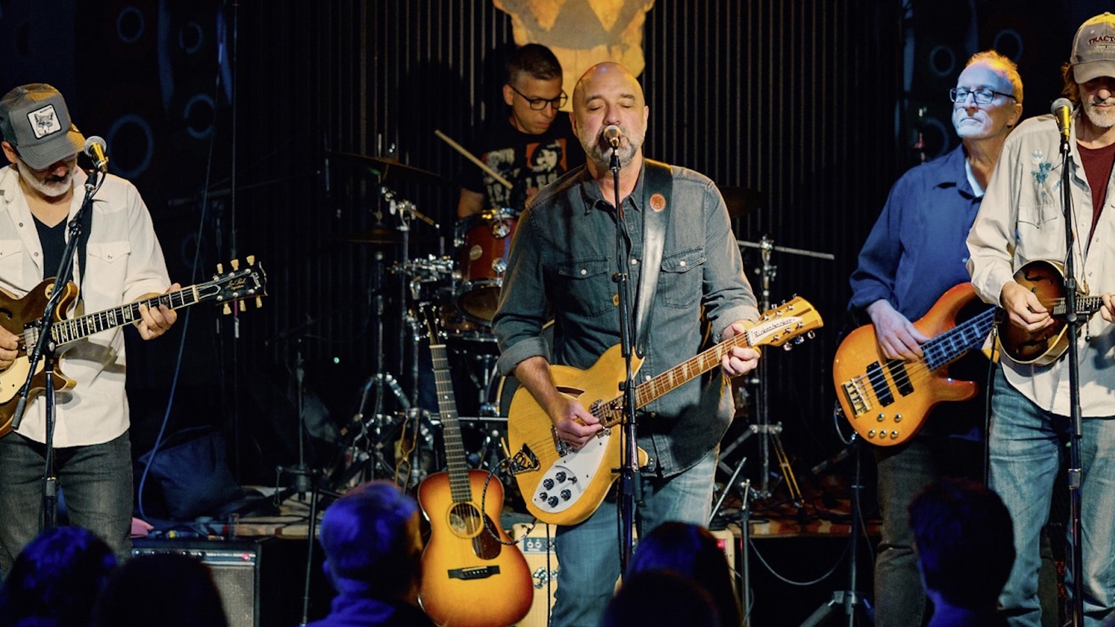 Todd Thibaud mit Band in der Tonenburg