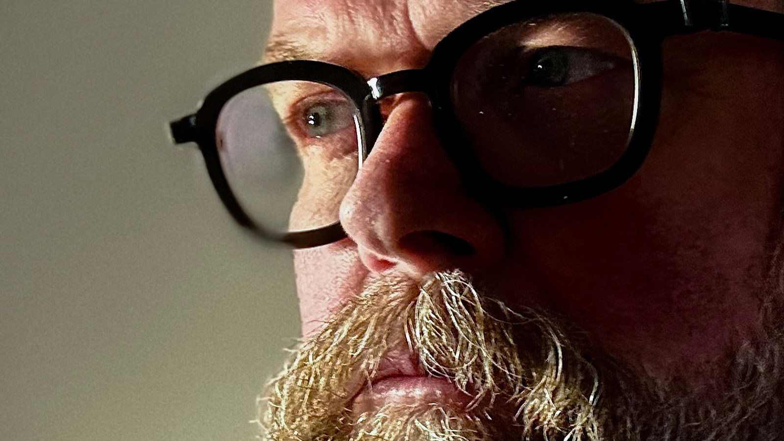 Jochen Malmsheimer zum Finale - Kabarettreihe „Beverungen macht ernst mit lustig“ endet am 2. Mai