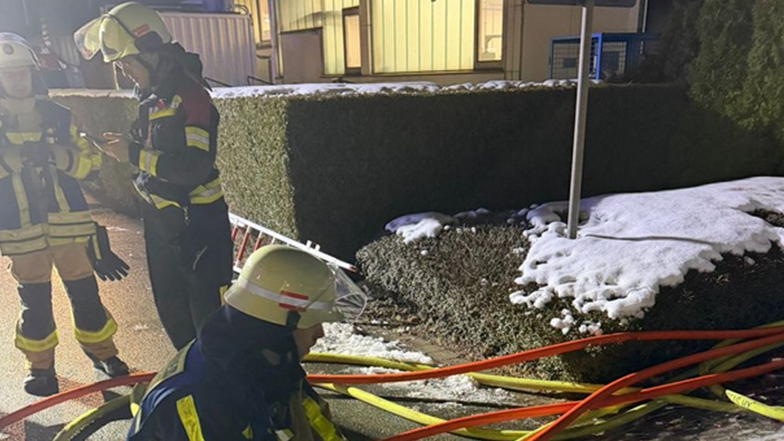 Maschinenbrand in Industriebetrieb – Großeinsatz der Feuerwehr in Höxter