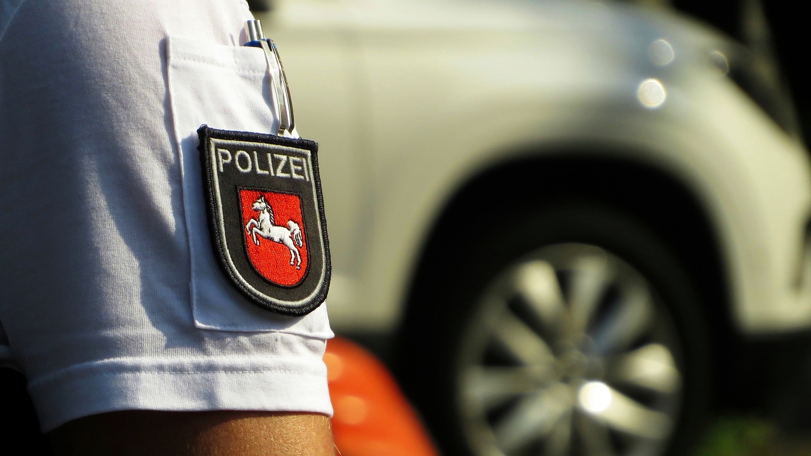 Fußgänger in Höxter von Pkw erfasst und schwer verletzt – Unfall beim Abbiegen in der Innenstadt